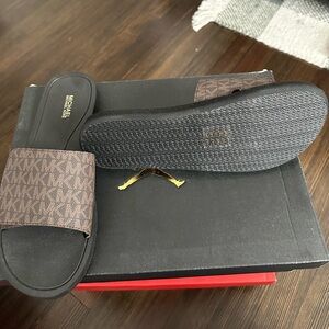Michael Kors slides size 9 women’s